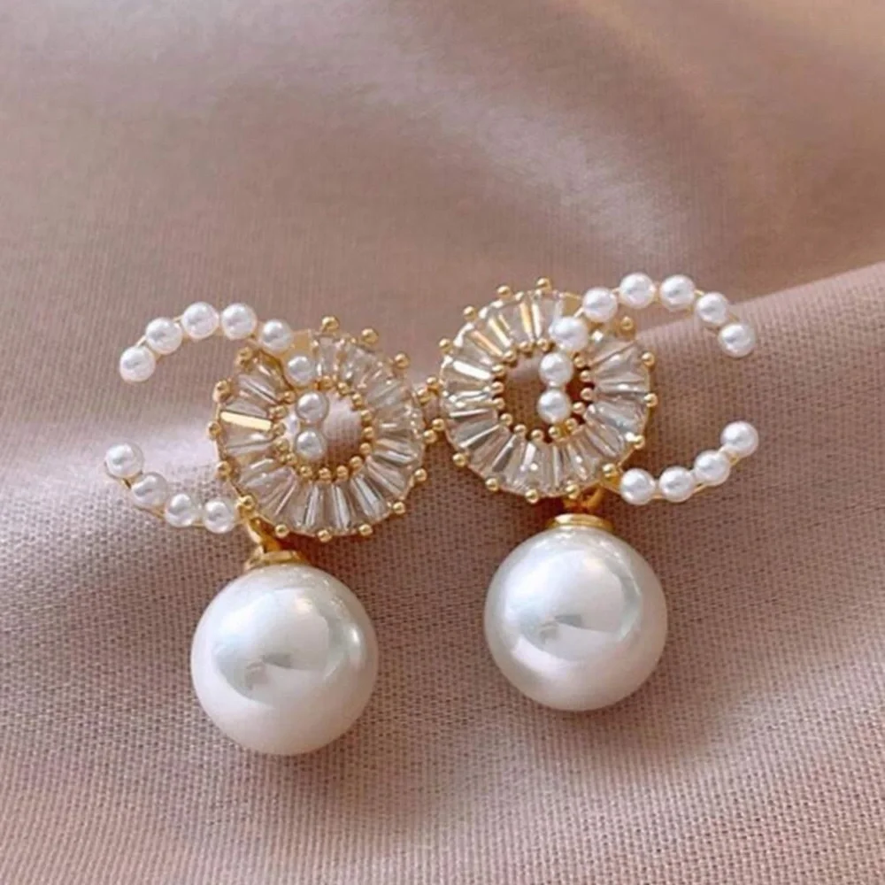 1pair All Seasons Faux Pearl Stud Earrings In Simple And Fashionable